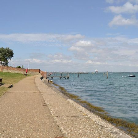 Solent Cottage - Pqqu Yarmouth  Bagian luar foto