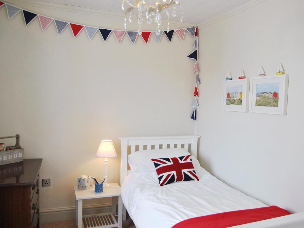Solent Cottage - Pqqu Yarmouth  Bagian luar foto